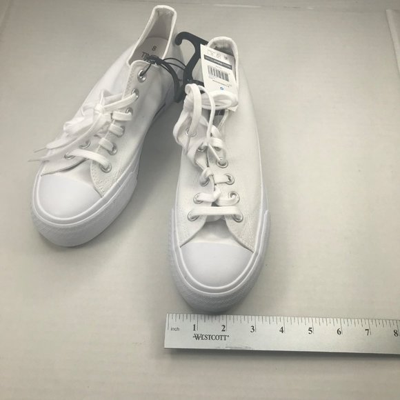 Time And Tru Women's Size 8 White Canvas Lace To Toe Shoes New With Tags - Picture 9 of 10
